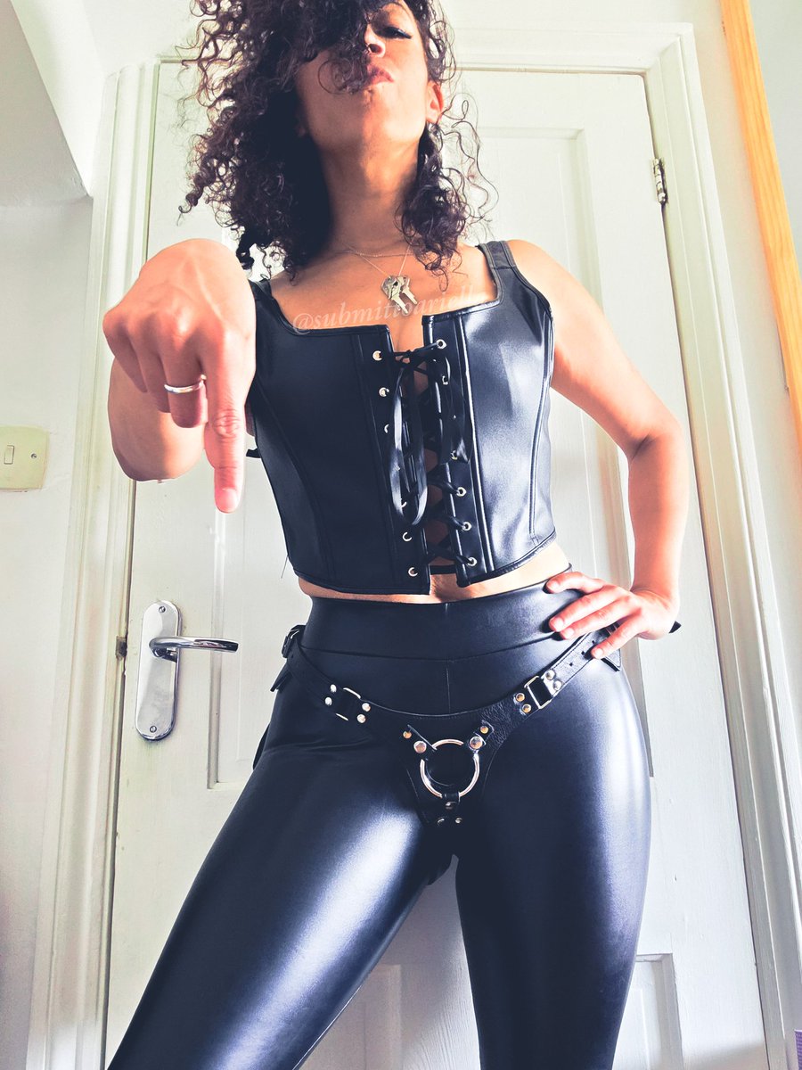 Goddess Ariella tweet media