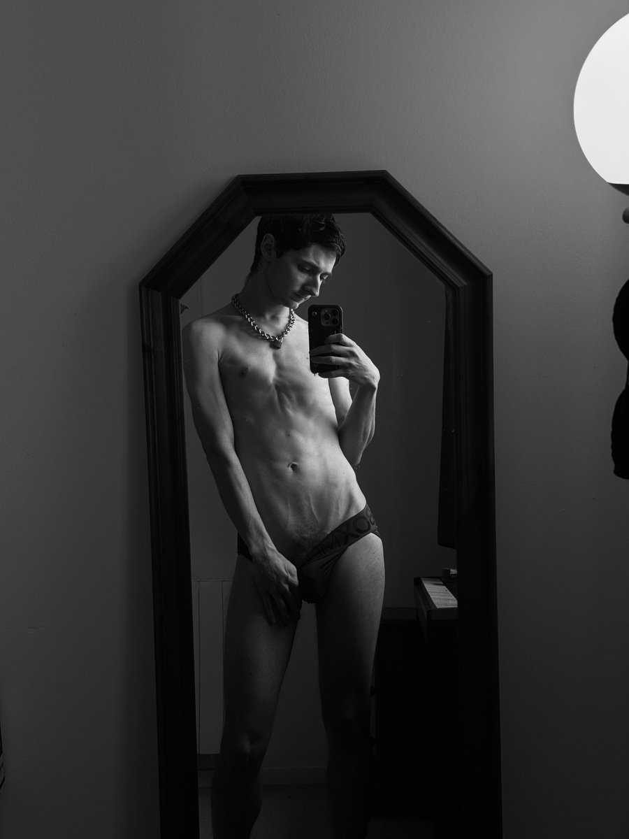 DomIsHereX's tweet photo. Happy Sunday boys x https://t.co/BHRiJWhTXY