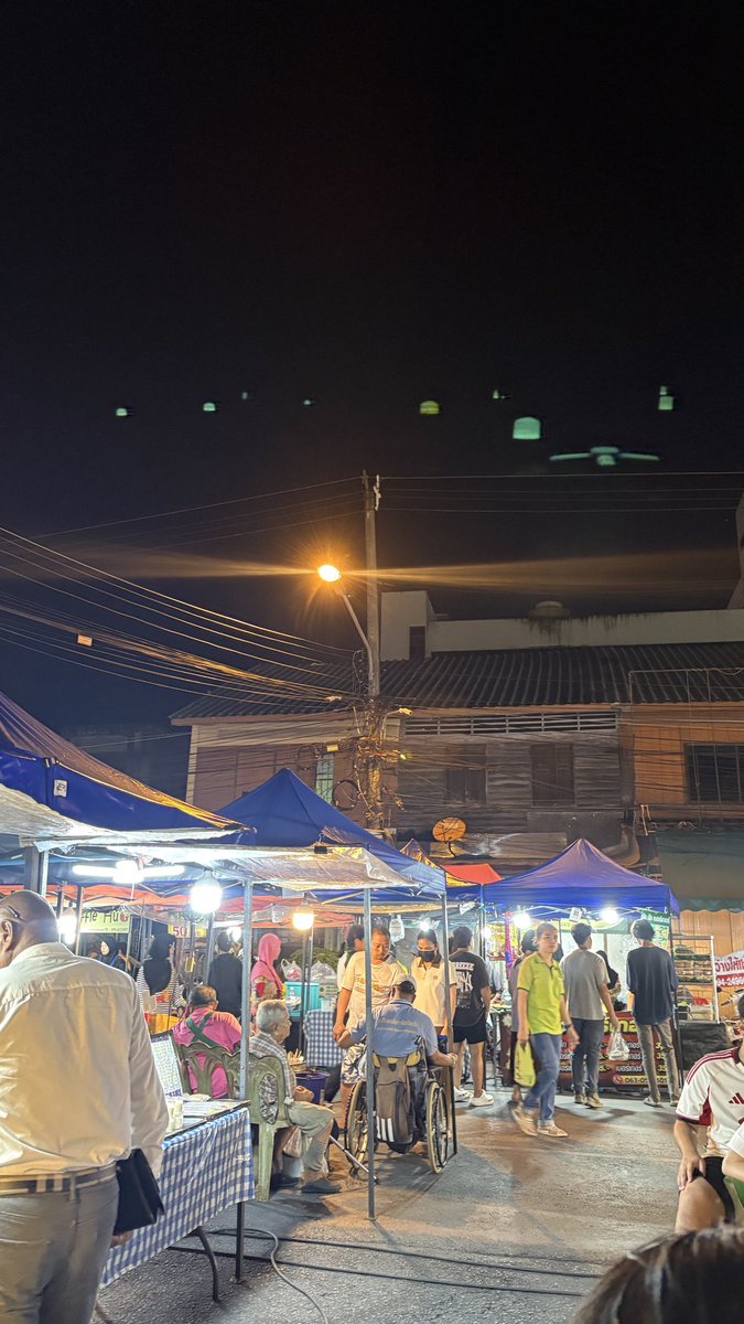 เนย tweet media