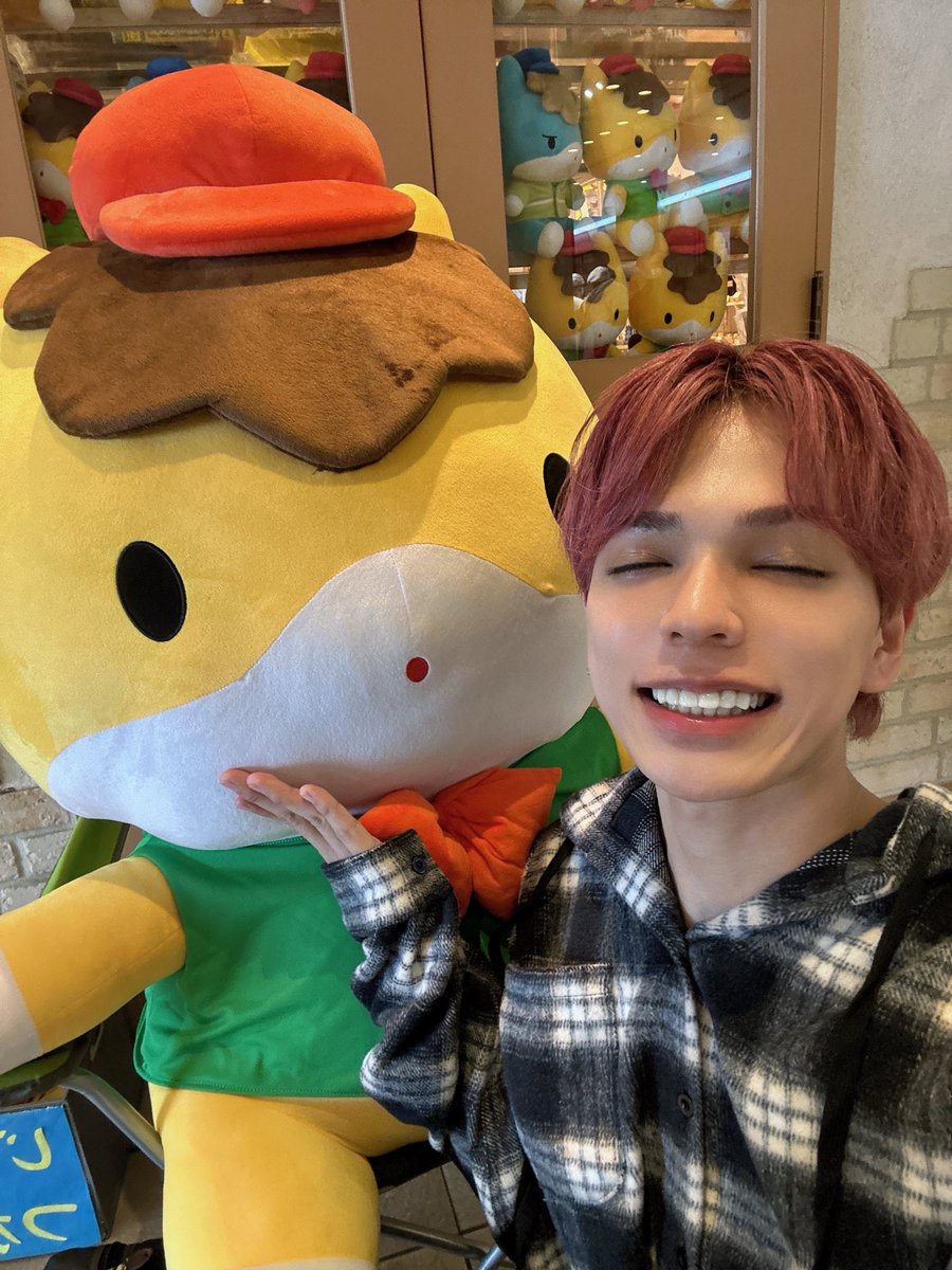 kousei_furugen1's tweet photo. 高崎LABIガーデンさんありがとう！！！
今日も沢山の方々が遠いところから会いにきて
くれて、オレンジを振ってくれて幸せでした🧡
そして3days最終日！無事に駆け抜けることが
できました！一緒に歩いてくれてありがとう😭
今日はゆっくり休んでね！次回は16日！
横浜ビブレさんでお待ちしてます🧡🙇‍♂️ https://t.co/CyblxeDnPu