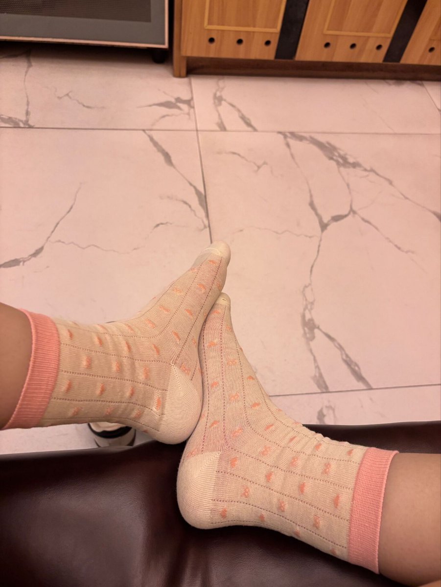 she9142's tweet photo. 刚健身完的口罩～
是不是香晕了 https://t.co/nM7XBNxoCg