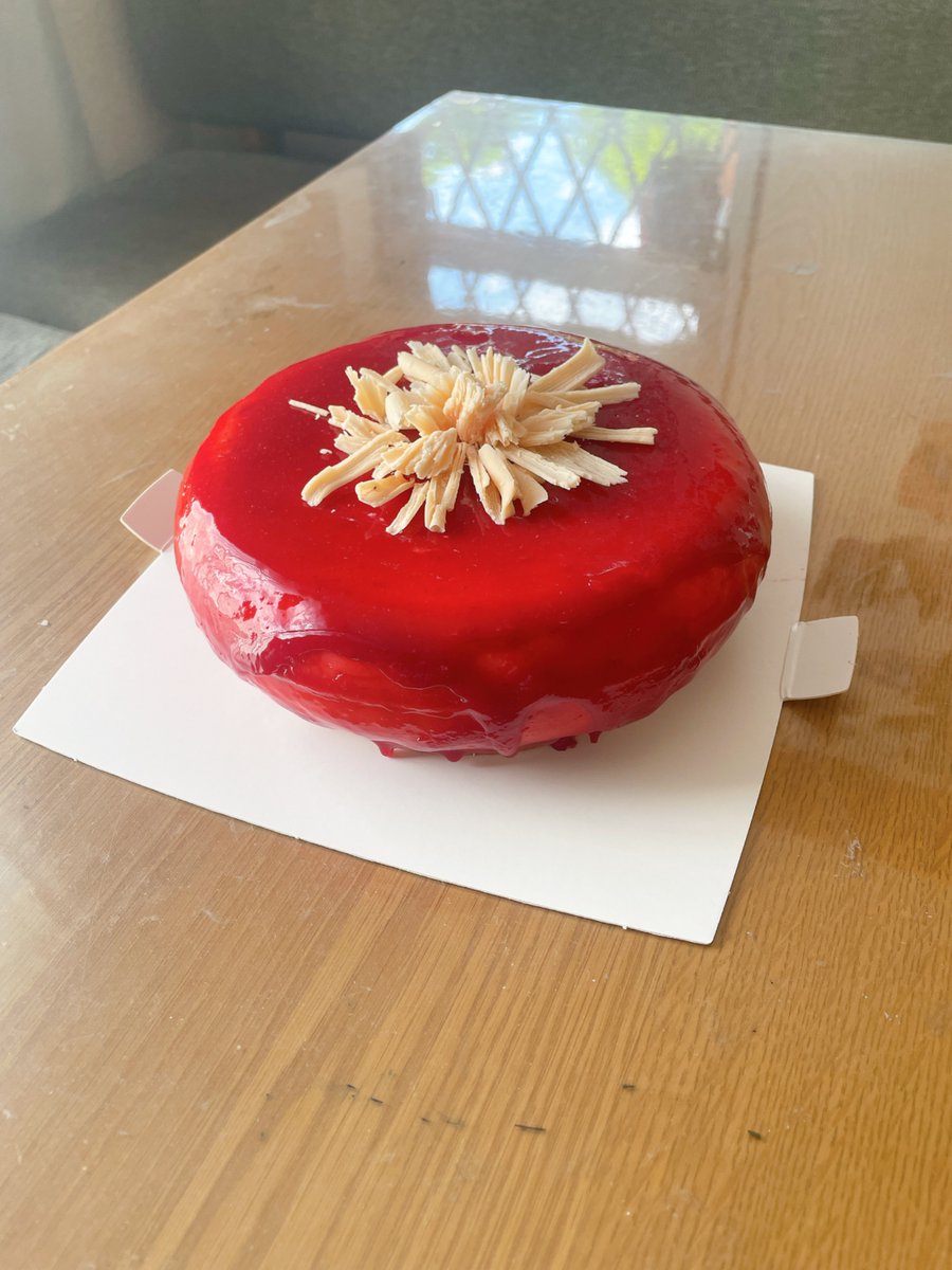 uramichiism's tweet photo. 母の日なんで母の日ケーキ https://t.co/z6vIFE1wdh