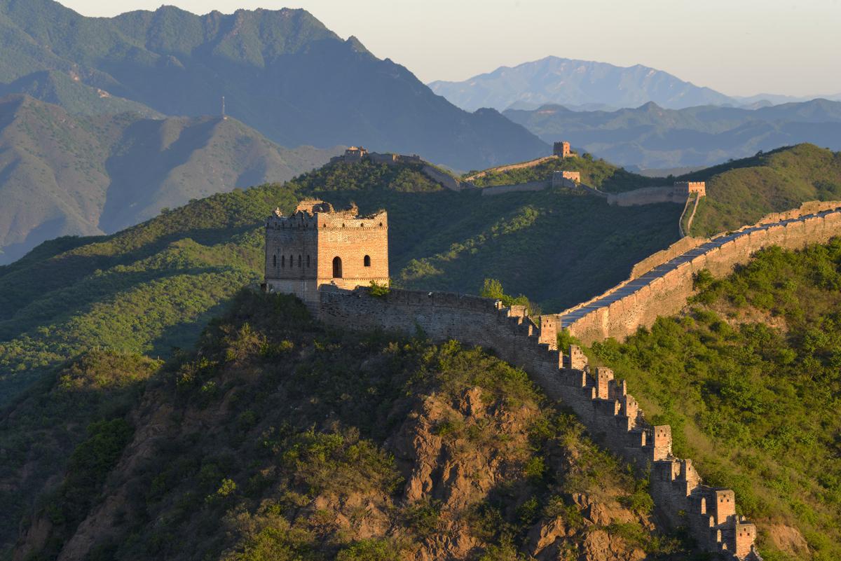 XisMoments's tweet photo. Early summer has painted the Jinshanling section of the Great Wall in lush green, creating breathtaking scenery in Hebei's #Chengde. 🌿🏯
Located 130 km northeast of Beijing, Jinshanling is well known for its stunning architecture and is often called the "peak of the Great Wall". It was inscribed as a #UNESCO World Heritage site in 1987. #GreatWall #AcrossChina