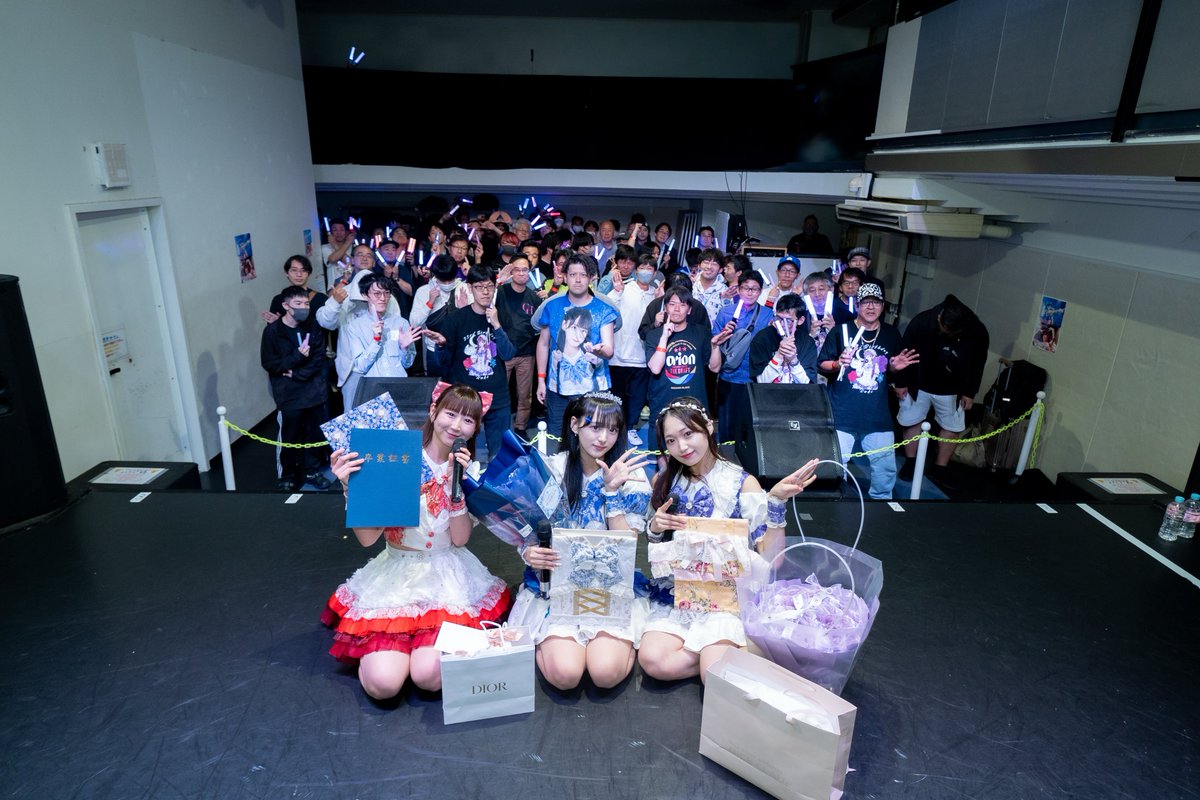 CentH_official's tweet photo. 『Cent Heaven 単独定期公演Vol.54〜咲山ゆな・成瀬流季卒業公演』
@ VERSUS東海ホール

本日は沢山の方に咲山ゆな、成瀬流季の卒業を見届けて頂き、誠にありがとうございました🕊️⟡.·

ゆなちゃんるきちゃん、Cent Heavenに入ってくれて本当にありがとう💙💜

お疲れ様でした💐

#センヘブ
#咲山ゆな・成瀬流季卒業公演