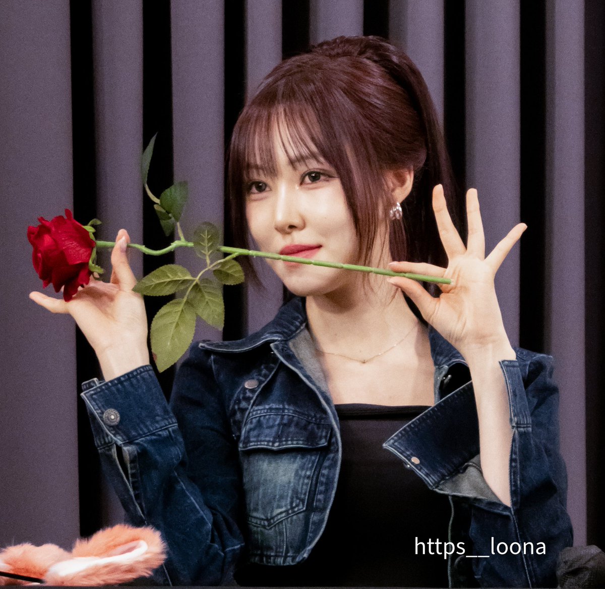 https__loona's tweet photo. 260510 Yuju

#Yuju #유주 https://t.co/dZnuSE4Dwy