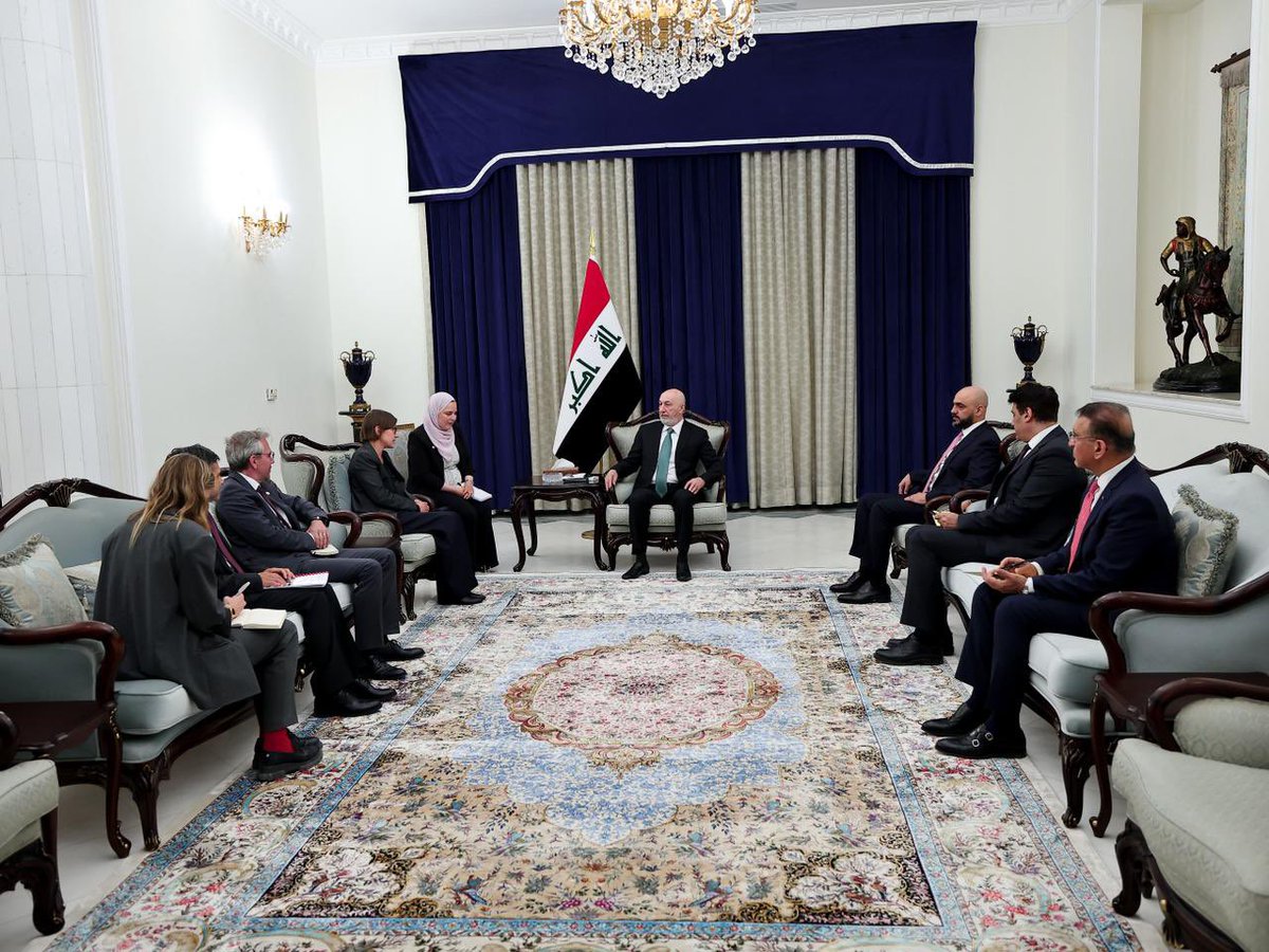 IraqiPresidency's tweet photo. رئيس الجمهورية @nizarAmede يستقبل رئيسة اللجنة الدولية للصليب الأحمر ميريانا سبولياريتش إيغر

الإشادة بدور اللجنة في العراق، وما تقدمه من إسهامات فاعلة تخدم العراقيين، ولاسيما في تقديم الخبرات وتطوير مهارات الكوادر الوطنية في مجالات الاستجابة للحوادث والمهام الإنسانية المختلفة. https://t.co/BPIbI0Gtra