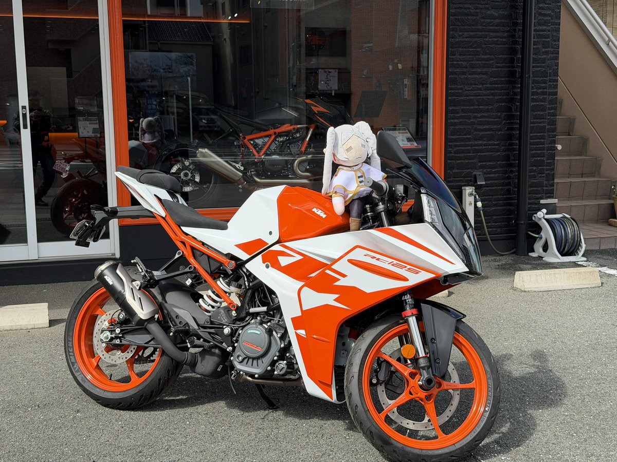 aim_2009's tweet photo. 納車ぁあ！
知っている？
実は今原付２種フルカウル冬の時代なんだぜ。
#納車
#ktm
#rc125
#原付２種
#フリーレン
#買っちゃった https://t.co/m5qKIXgc0e