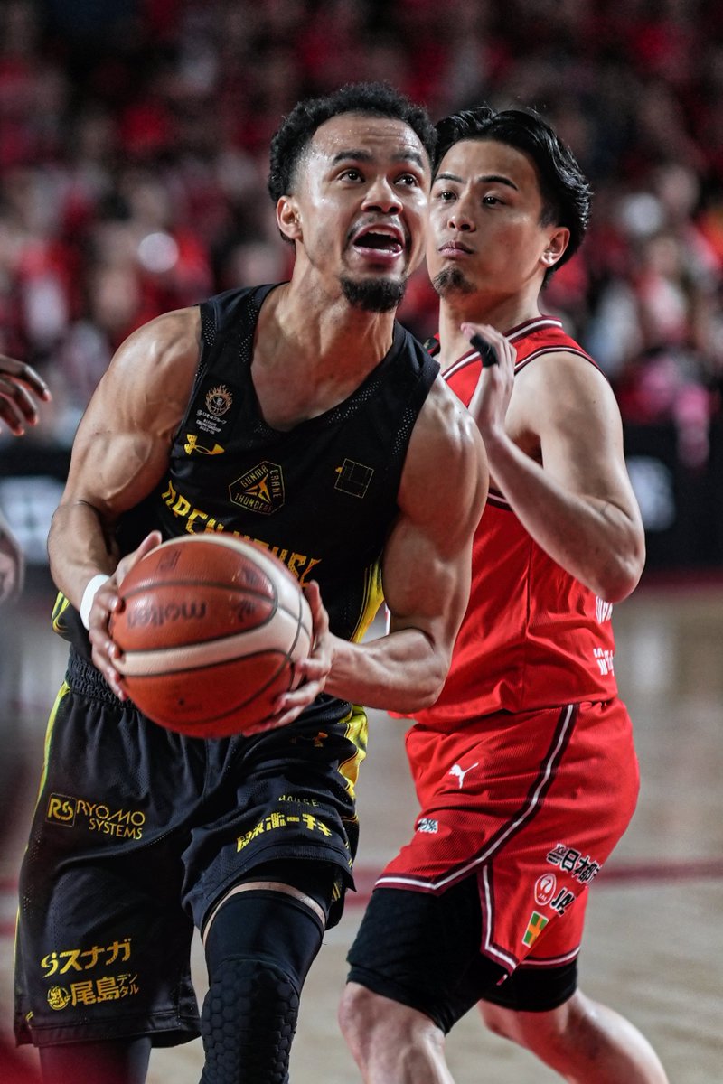 koniaki_wayins's tweet photo. 富樫との1on1
高速ターンアラウンドで富樫をかわしてレイアップ🏀

それにしても筋肉エグ過ぎ💪

#コー・フリッピン
#群馬クレインサンダーズ
#Bリーグチャンピオンシップ https://t.co/diuFxIXFRX