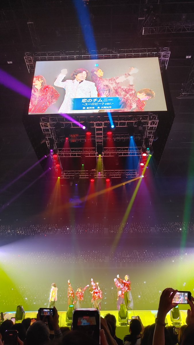 chankubo714's tweet photo. 撮影OKタイム📸
ウッチャン扮する歌手｢竹脇みつる｣さん！
空飛んでたwww
#LIFEonSTAGE #恋チム https://t.co/G6z0Zi8zys