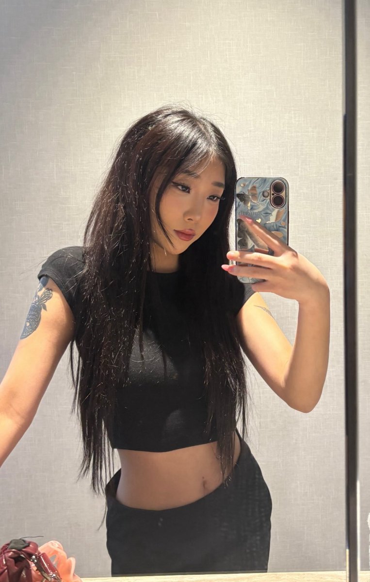 sg midriffs tweet media