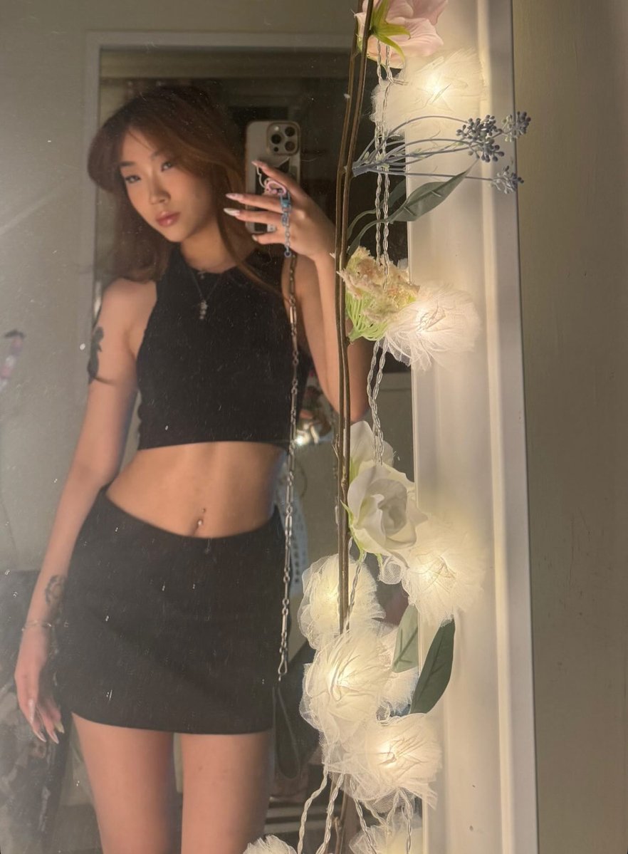 sg midriffs tweet media