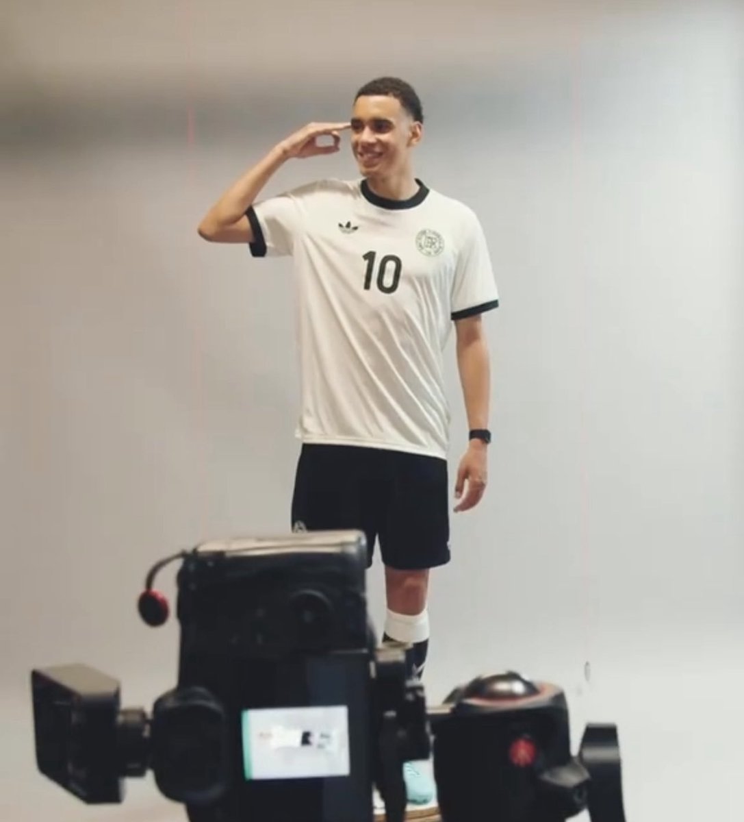 _GioMusiala_'s tweet photo. C'est officiel maintenant : Jamal Musiala arrive à Madame Tussauds Berlin !!

Très bientôt... 👀

📸 @lucholise https://t.co/a20OsEFvGC