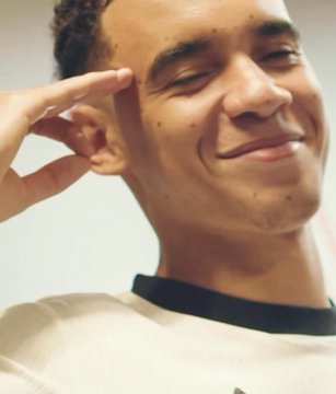 _GioMusiala_'s tweet photo. C'est officiel maintenant : Jamal Musiala arrive à Madame Tussauds Berlin !!

Très bientôt... 👀

📸 @lucholise https://t.co/a20OsEFvGC