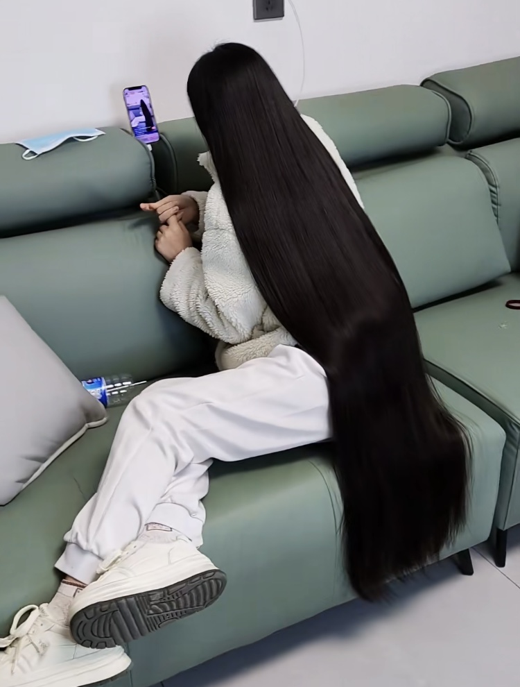 絹黒髪ロングヘア依存症 tweet media