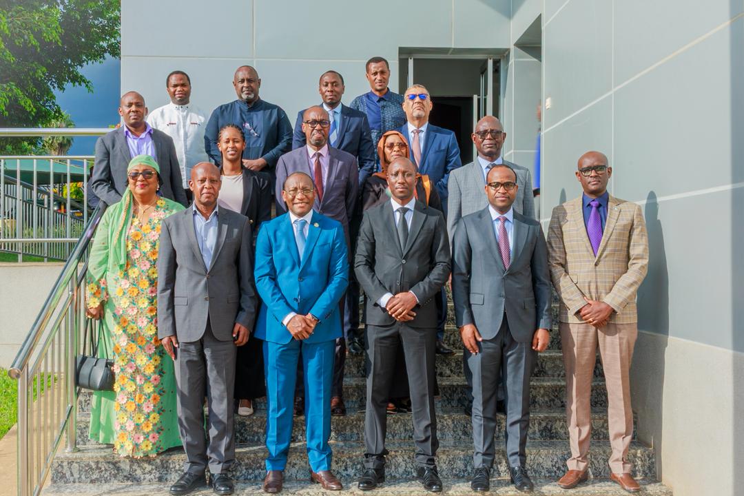 AsecnaOfficiel's tweet photo. ASECNA-Rwanda : signature d’accords stratégiques
🎯Objectifs 2030 : Souveraineté technologique, précision et - de CO2.

#ASECNA
#Rwanda
#Aviation
#ANGA https://t.co/pN54k5fKiB