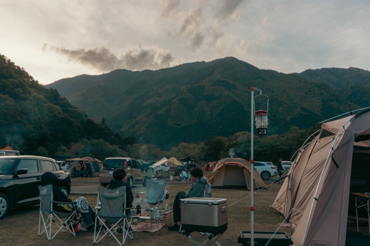 shocarter's tweet photo. 今年のキャンプ初めは朝霧高原、
綺麗に晴れた空と富士山、ビールと肉は最高だ🤤
( @kitamuradaisukj  @sukemaaaaa  @ryo___0613 ) https://t.co/978lu8FpVo
