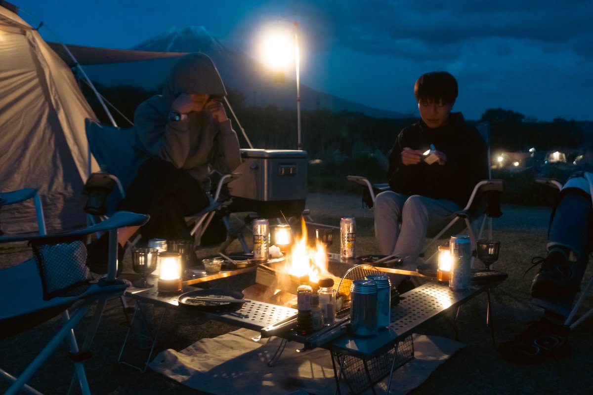 shocarter's tweet photo. 今年のキャンプ初めは朝霧高原、
綺麗に晴れた空と富士山、ビールと肉は最高だ🤤
( @kitamuradaisukj  @sukemaaaaa  @ryo___0613 ) https://t.co/978lu8FpVo