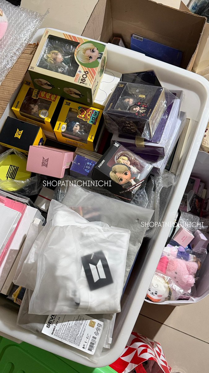 SHOPATNICHI's tweet photo. WTS READY STOCK

Mostly merch BTS, ada LS newjeans, enhypen, NCT juga ☺️
belum sempet fotoin 1-1 krn mo pndahan, official dan sealed yaa, kalau ada yang cari boleh tanya-tanya duluu, yuk diangkut 💜

#wts #kpopmerch #bts #btsmerch #lightstick #newjeans #nct #bt21 #tinytan https://t.co/ub0Lq4I2eI