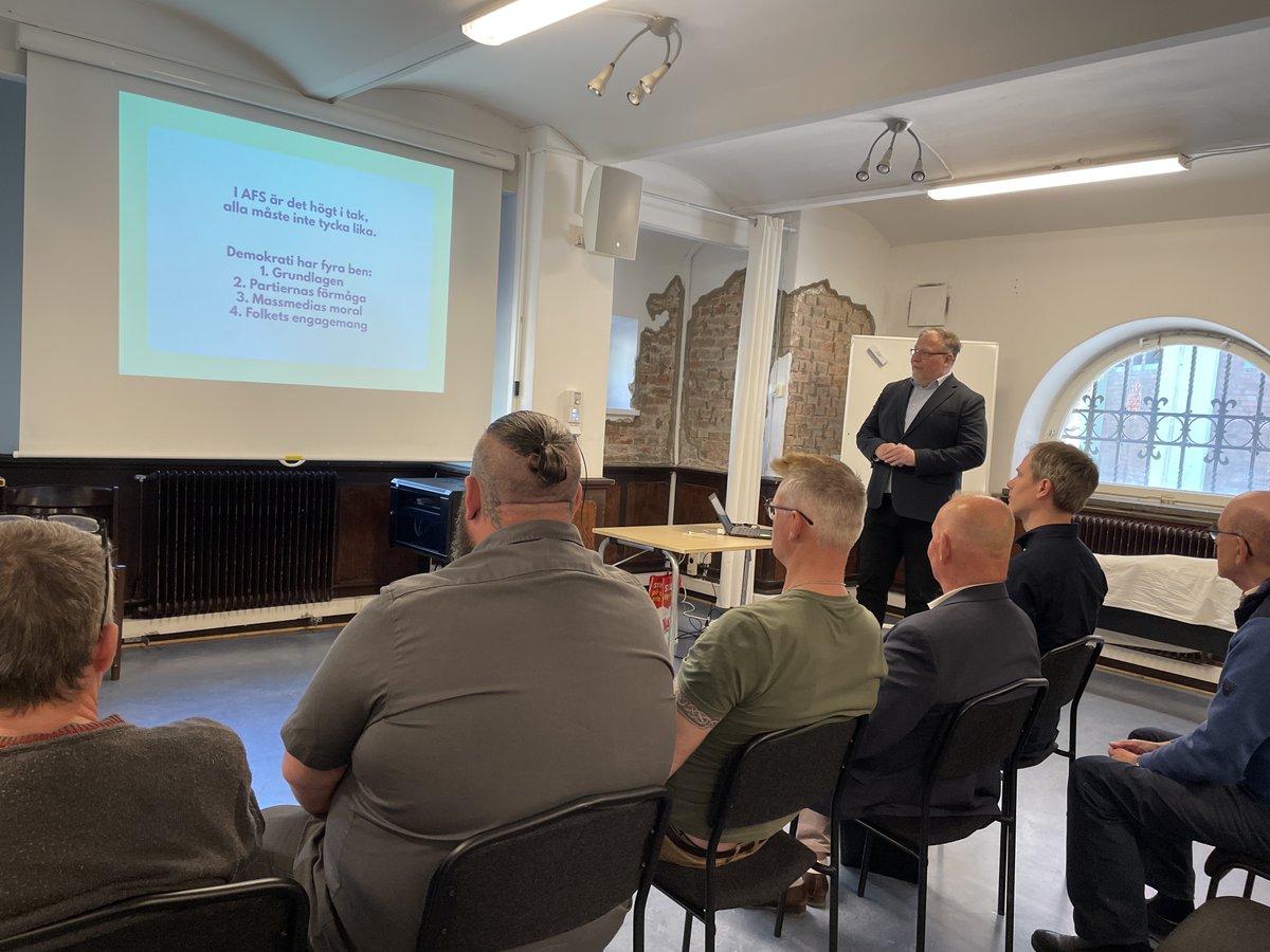 AfSGoteborg's tweet photo. 🗳️ Nu har vi haft valupptakt för distriktet! 👏 
🎤 Talade gjorde partistyrelseledamot Christopher Bergman, vice partiledare Mikael Jansson samt AFS Kungsbackas toppnamn Mattias From.

Vill du bli medlem i Alternativ för Sverige? 🇸🇪 Gå då in på: https://t.co/m54vTr2XaO #AFS2026 https://t.co/PRC38nXlpJ