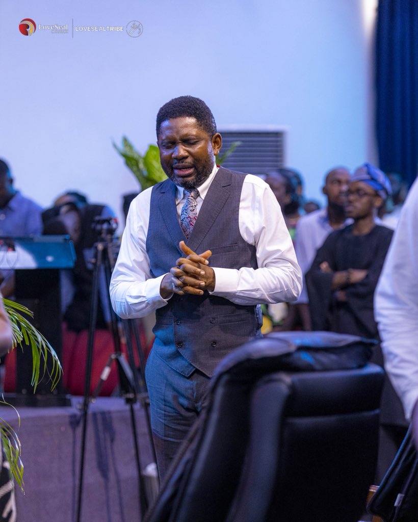 LoveSealChurch's tweet photo. We receive the ministry of angels in today’s service with thanksgiving 
Thank You for every vessel of ministry You have prepared 
For alignment in the spirit to bring down every allocation You have given us

Amen🙏🏽 https://t.co/oZaPTeqSax