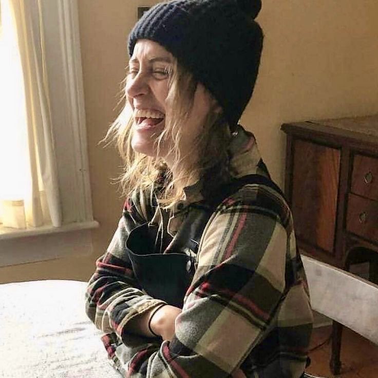 acervo taylor schilling tweet media