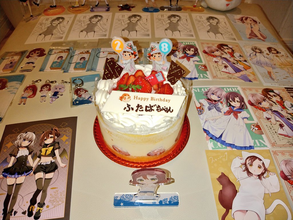 それでは、二葉ちゃんの誕生ケーキの登場ですよ〜🌱🎂 ケーキ入刀④