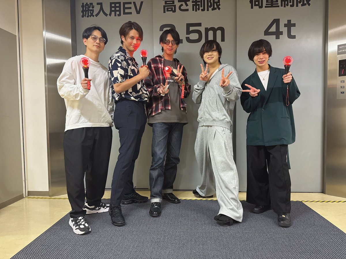 🌹加州清光 単騎出陣 極🌹

パフォーマンスに圧倒されたり
一緒に歌ったり叫んだり、懐かしい気持ちになったり、
笑ったり涙したり最高でした！！

涼くん、大地くん、アラケンさんと
一緒に応援にこれて本当によかったです！！

途中僕らの熱量も上がりすぎて
まじで近くに座ってた方々、