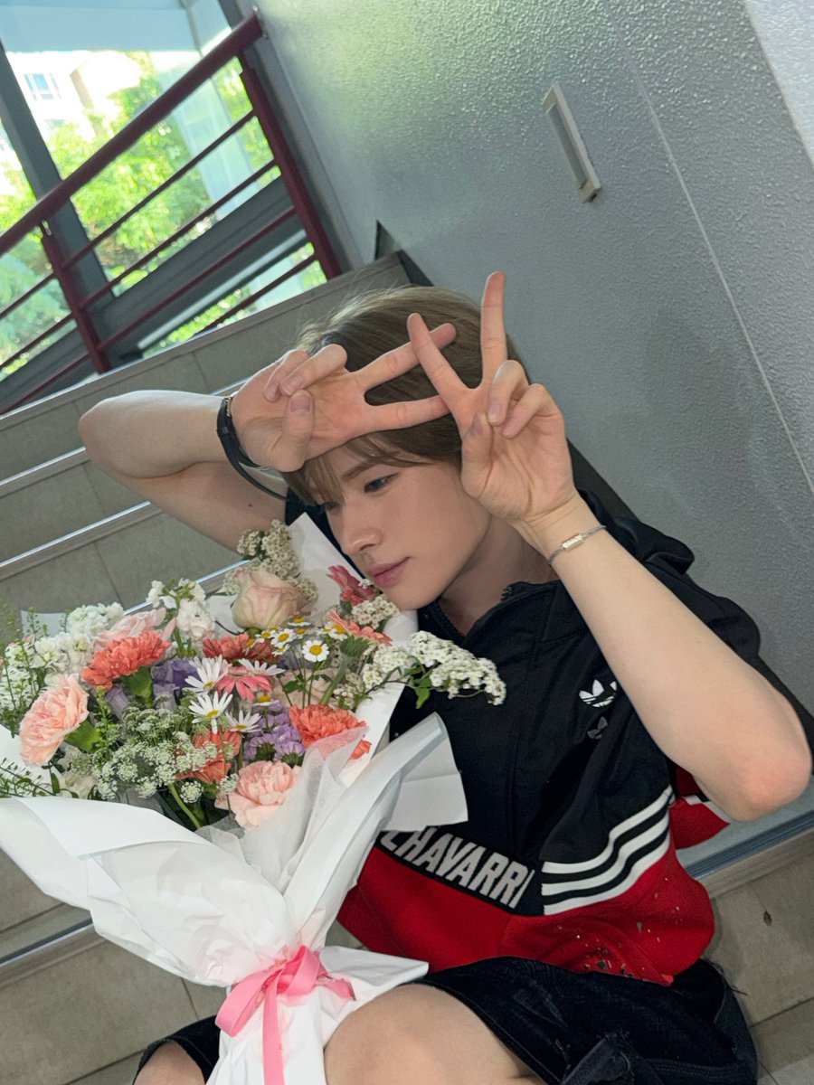 TWS WEVERSE tweet media