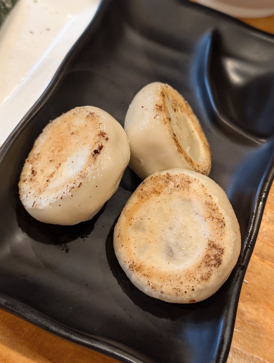 メンチカツ今400円もするのか…わしの記憶だとお前200円台じゃなかったっけ…？観光地恐るべしw鶏白湯ラーメンも美味しかった😌塩分補給