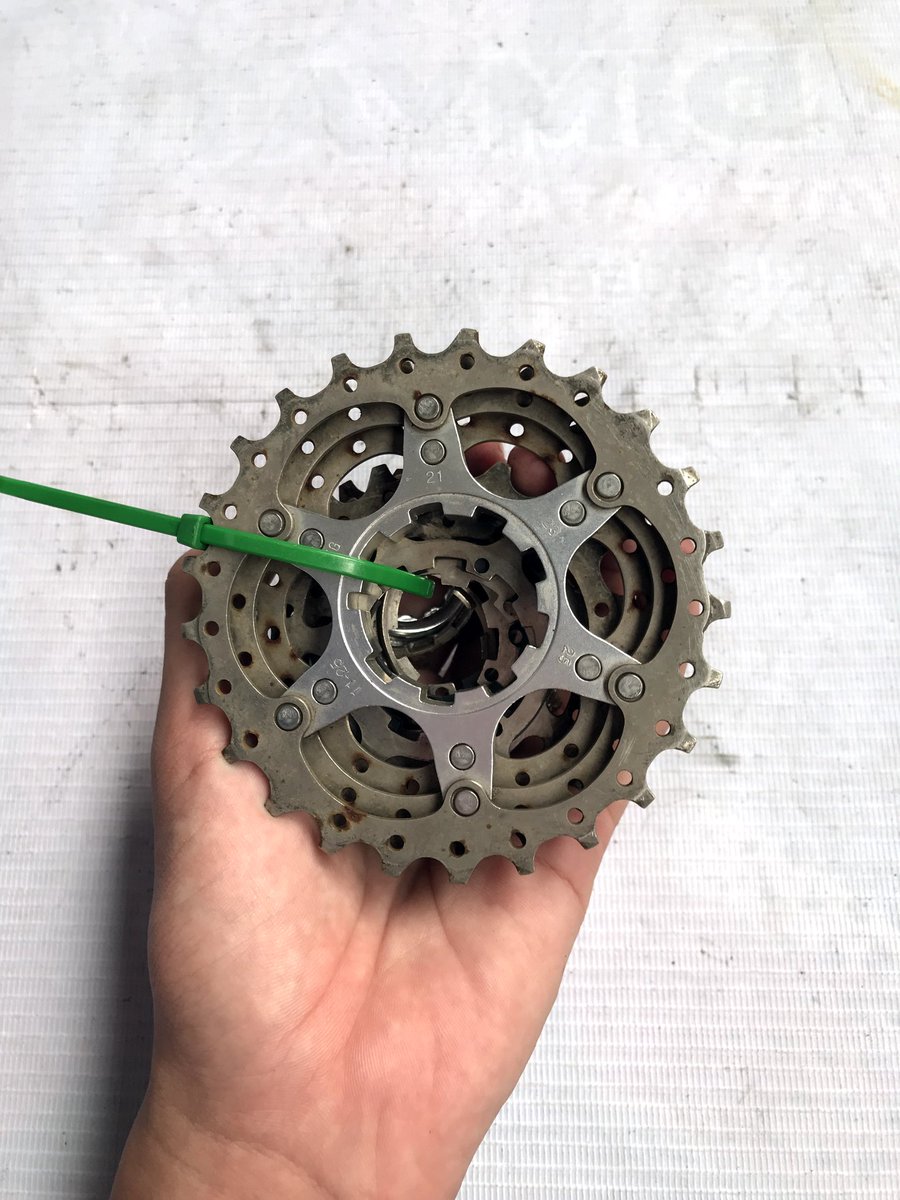 IslanHata's tweet photo. FOR SALE

Sprocket Shimano 105 Cs 5700 10Speed 11-25t. Used, Minus Karat
Price: 100k
#fnfjb https://t.co/S32kbrF5g7