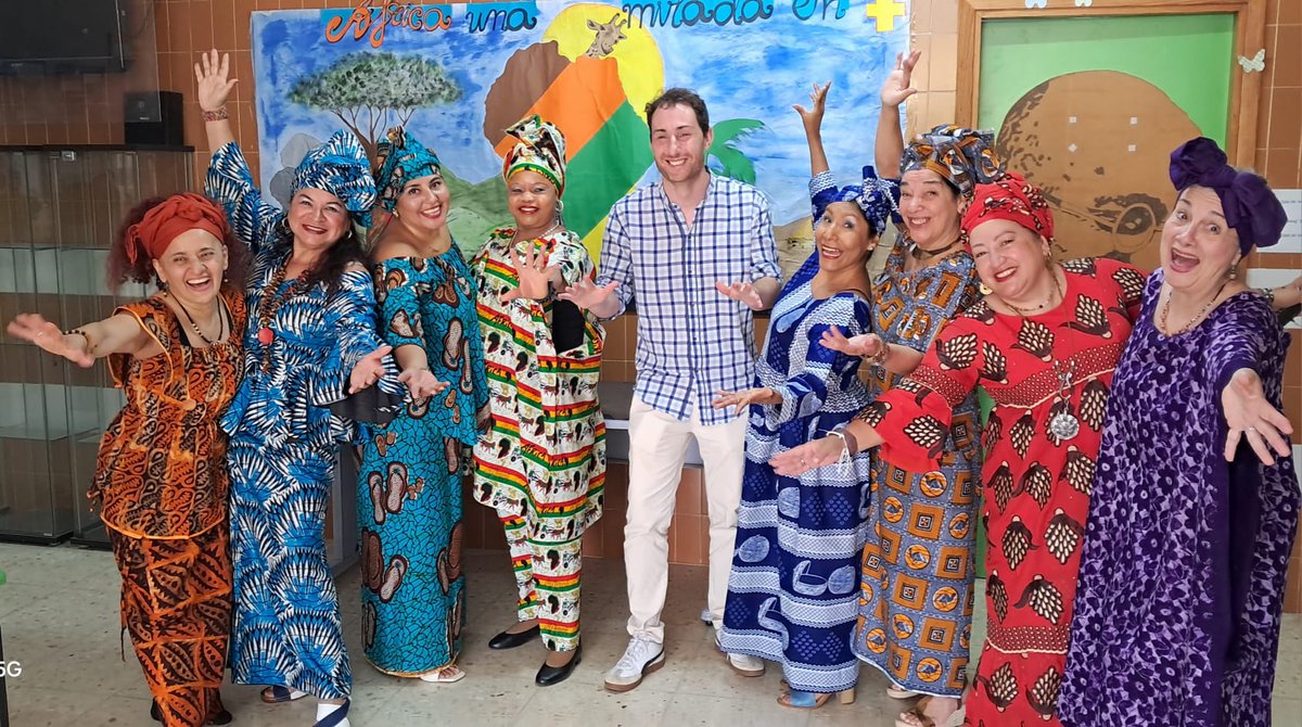 AmumCan's tweet photo. Rompemos estereotipos a ritmo de danza.
🌍💃🏽 Participamos en el Proyecto #África del IES Guillermina Brito para mostrar la visión más vibrante de un continente con mucho que aportar.
Gracias a Borja Barros por contar con #AMUM. ✨ https://t.co/kTfMR2fKkk