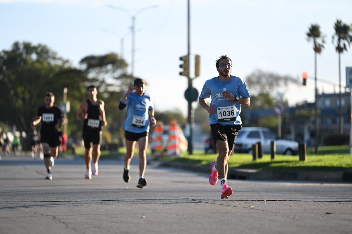 montevideoIM's tweet photo. #MaratónDeMontevideo 🏃‍♀️

La #ExperienciaMaratón en varios puntos de la ciudad 🥇

¡Sumate!

Conocé el circuito📲 https://t.co/OropxhjMb9 https://t.co/cltRh9KBGP