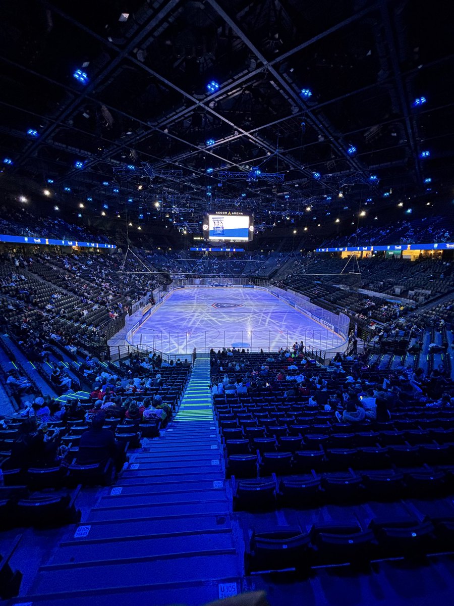 cvaillant1's tweet photo. La plus belle configuration de l’@Accor_Arena 😍
#FRACAN @Hockey_FRA https://t.co/CRiq62an85