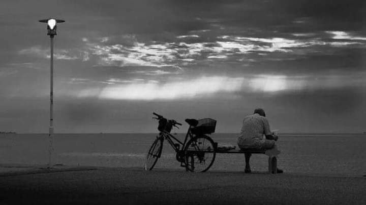 MeMoNBadShAah's tweet photo. 🥀
زمانہ ہمیں بتاتا رہا، ہم اتنے غافل نکلے،
🍂
جن کو پلایا خونِ جگر آخر میں وہی قاتل نکلے۔۔✨💫

#MeMoNBadShAh https://t.co/i7wbQq8fBr