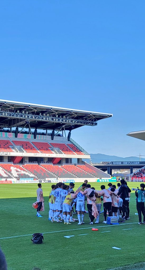 wsosyk627's tweet photo. 久しぶりの遠征でした⚽
そして久しぶりにメインでの観戦！
悔しい〜〜 勝ちたかった🥲🥲
次はホームで絶対勝ちましょう🦢🧡💙
#新潟サポ金沢遠征 https://t.co/HH3tWrAMvW