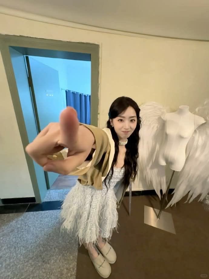 영 tweet media