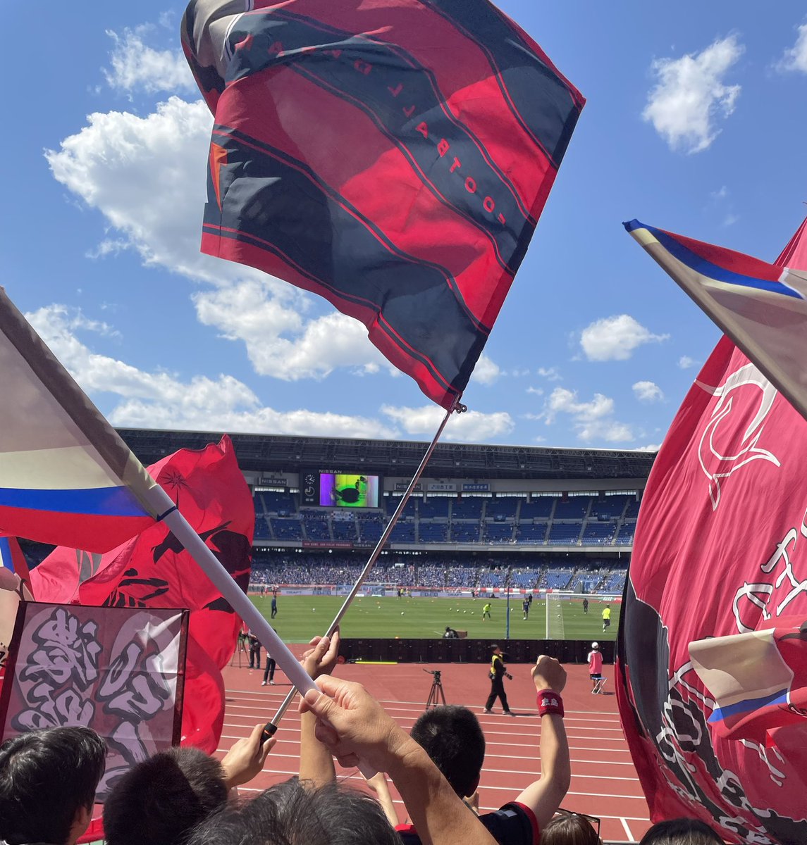 rumiko0805's tweet photo. 今日は久しぶりにサッカーに誘われて横浜に行ってきました！
暑い中のビール美味しかった🍺
昼間から幸せでした。
なんとか勝って楽しい気持ちでおうちに帰れました！
明日から仕事頑張らないといけないので、いいリフレッシュになりました！ https://t.co/5aPWRKEA9e