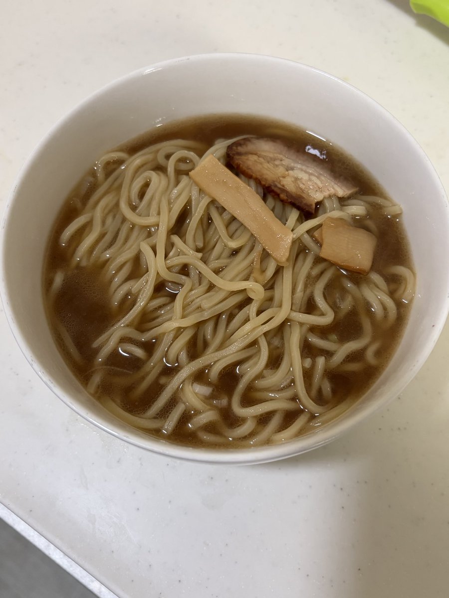 edogawafuture's tweet photo. ベルク江戸川臨海店で購入した冷凍麺を作ってみました、実在のお店は行った事無いですが。

ベルクは埼玉発祥で、自社ブランドで数種類の名店巡り麺があります。

ニボ具合はそこそこ、見た目はあまり上手くいきませんでした。

ご馳走様でした。

#ベルク江戸川臨海店 #ラーメン #冷凍麺 #とんちぼ https://t.co/hcoVsrjAbK