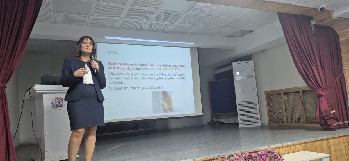 balikesirisgb's tweet photo. Milli Eğitim Bakanlığı’nın yürüttüğü “Okulumda Sağlıklı Besleniyorum” programı çerçevesinde, Balıkesir İl MEM İSGB koordinesindeki etkinliğe konuşmacı olarak Balıkesir Ün.Tıp Fakültesi İç Hastalıkları Ana Bilim Dalı’ndan Doç. Dr. Hacer ŞEN katıldı.@tcmeb @meb_dhgm @balikesirmem https://t.co/TSDaQKLp6F