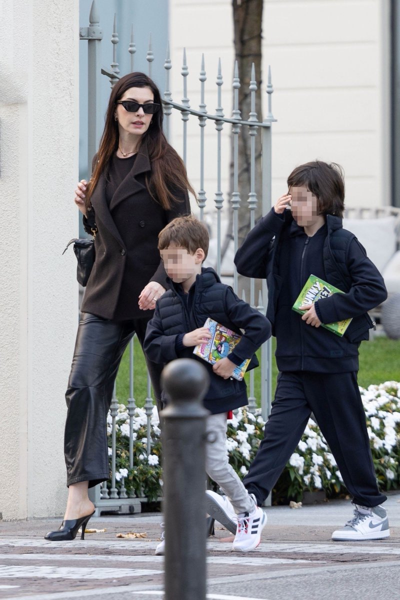 ahathawayfiles's tweet photo. Happy Mother's Day to our beautiful Anne Hathaway! ❤️ https://t.co/4VHqL7FMDe
