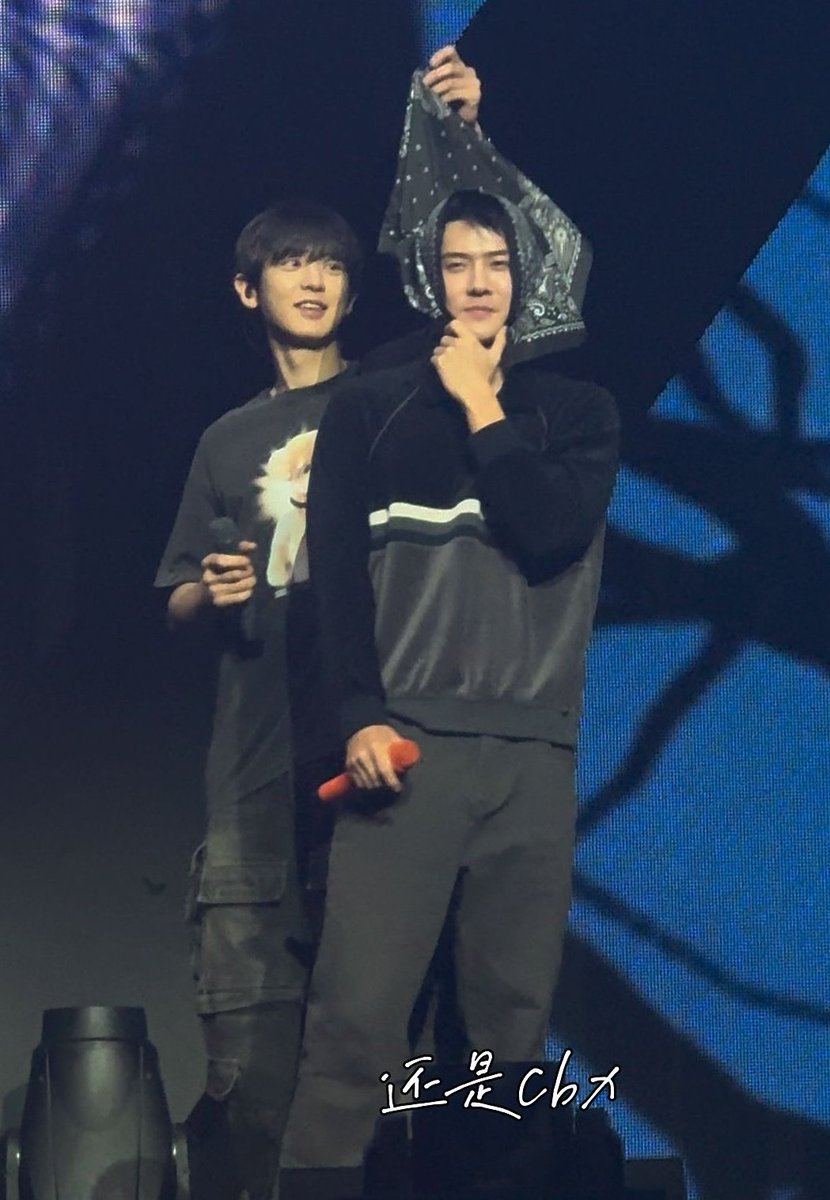 sehunsscent's tweet photo. 😆 #chanhun https://t.co/CHHzcVXs9M