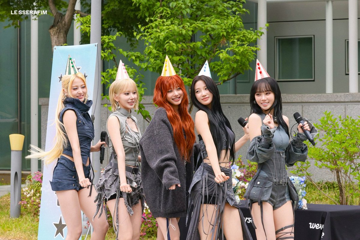 CHAEWONCENTRAL's tweet photo. 📸 [PHOTO] 260510

LE SSERAFIM ‘CELEBRATION’ Behind Photo Sketch (2)

📎 https://t.co/52YWLVQHzE

#KIMCHAEWON #김채원 #チェウォン
#LE_SSERAFIM #르세라핌 @le_sserafim https://t.co/dGw6ZohWu8