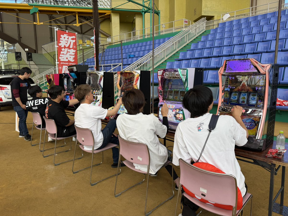 よしなお tweet media