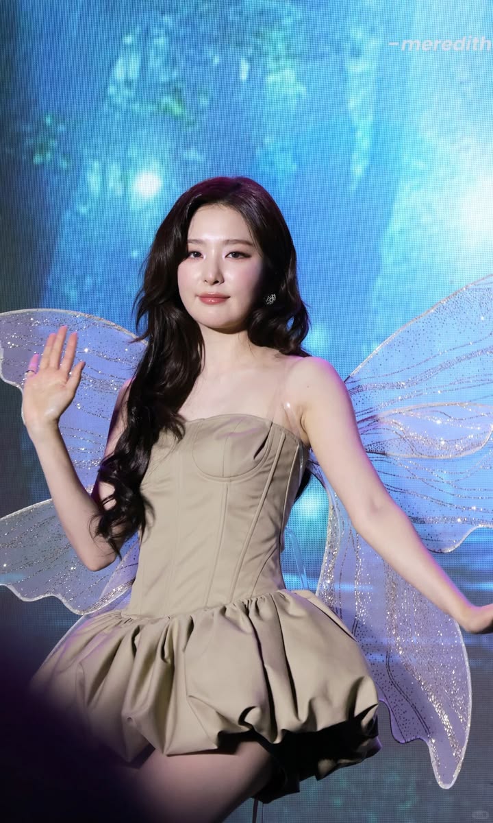 Isartmazing's tweet photo. Fairy Seulgi in my sketchbook 🦋

#Seulgi https://t.co/taHCr8GEQC