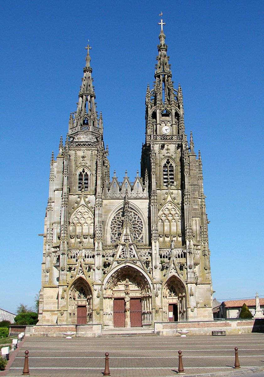 MiguelCalabria3's tweet photo. Basilique Notre-Dame de L'Épine, Marne #France s.XVI

Le pape Léon XIII ordonna le couronnement solennel de la statue miraculeuse, déclarant : « Oui, Notre-Dame de l’Épine sera couronnée en mon nom. Préparez-lui un diadème digne de la Mère de Dieu et du peuple qu’elle protège… » https://t.co/XDGrAm700j