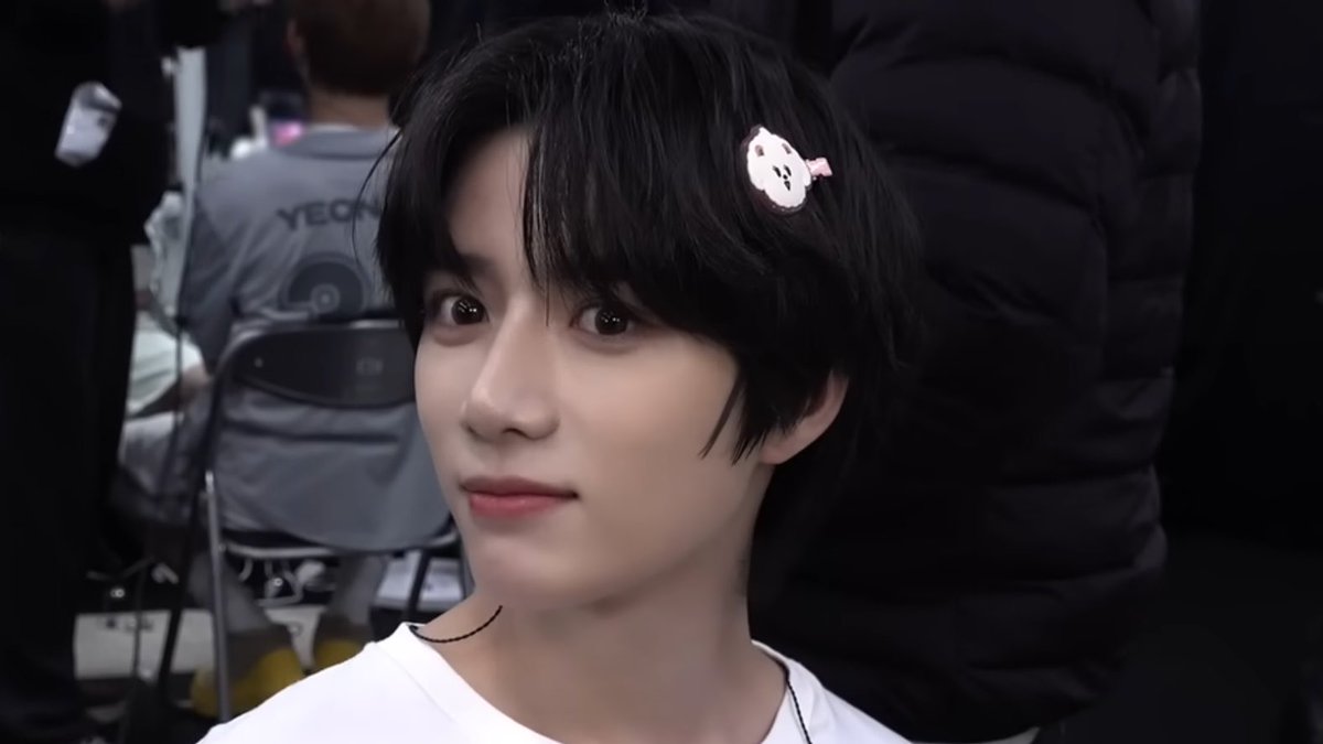 huerigyu's tweet photo. please never stop putting beomgyu in cutesy hairpins!!!  ໒꒰ྀི ⸝⸝>  ̫ <⸝⸝ ꒱ྀིა https://t.co/GAq1zv8ZbY