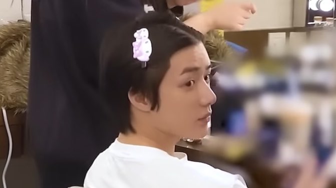 huerigyu's tweet photo. please never stop putting beomgyu in cutesy hairpins!!!  ໒꒰ྀི ⸝⸝>  ̫ <⸝⸝ ꒱ྀིა https://t.co/GAq1zv8ZbY