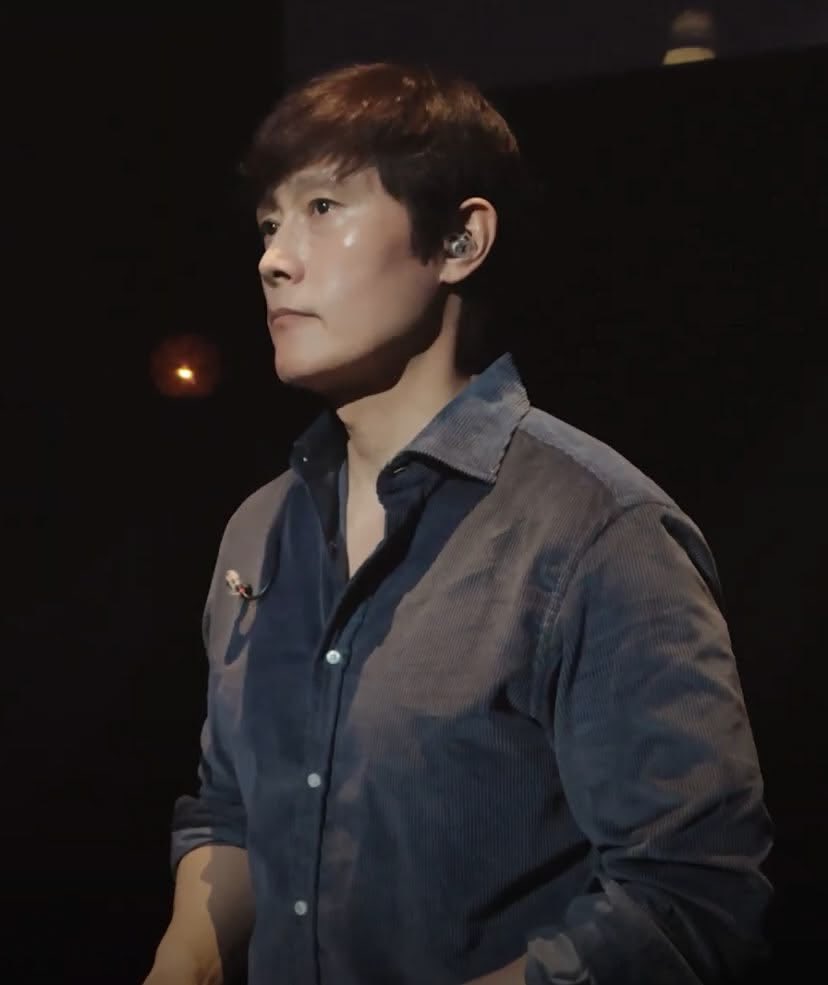 inhunilshi's tweet photo. him with casual clothes and unstyled hair hits different everytime https://t.co/LEFRK9V12x