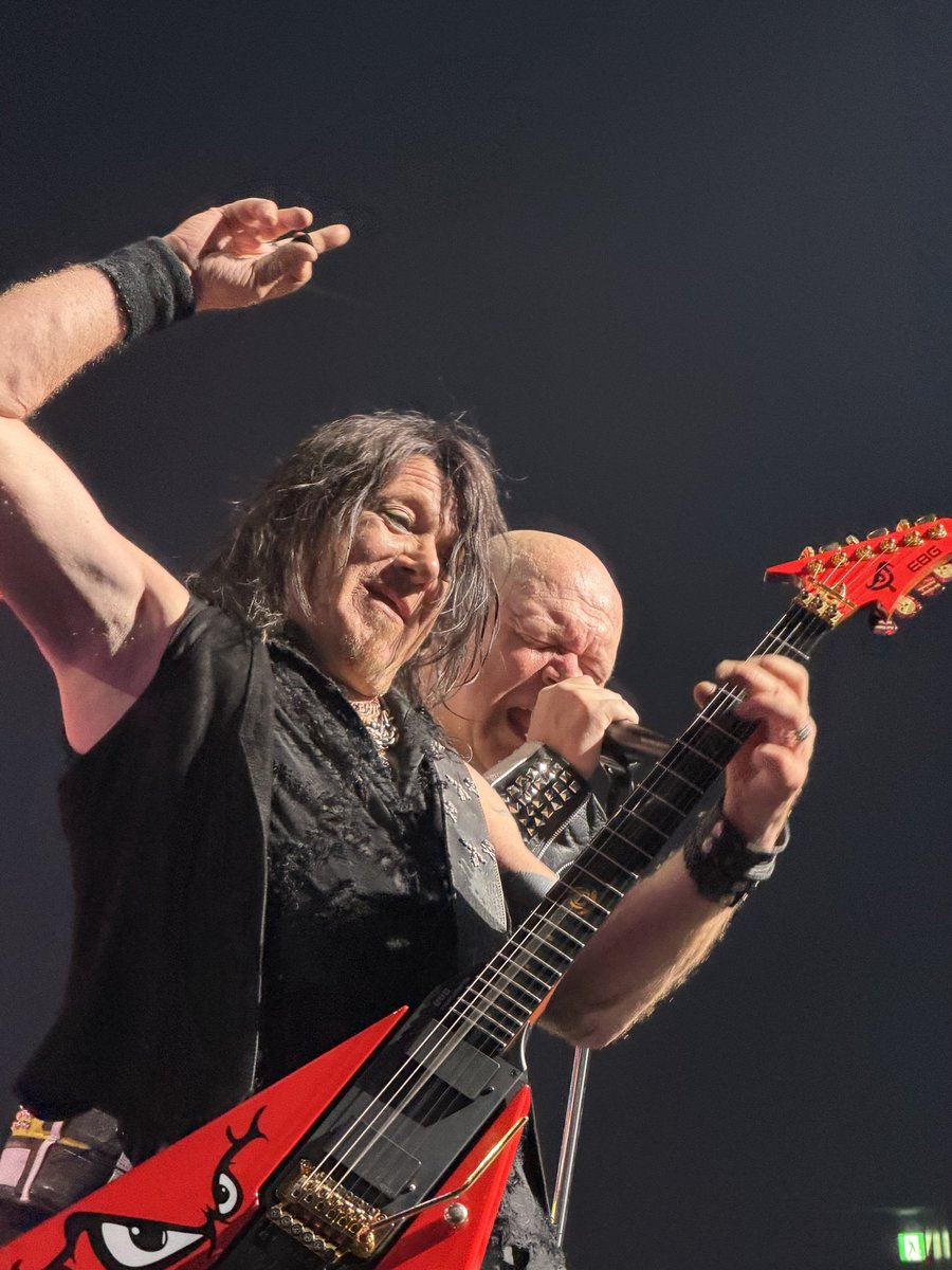 experience0013's tweet photo. HELLOWEEN、🇯🇵ツアーFINALを見届ける事ができました！熱気が凄くて、終演後はヘトヘトになってしまいましたが、それだけ良いライブだったので最高の気分です🤘🎃🔥

#HELLOWEEN https://t.co/nKd1SZD4N4