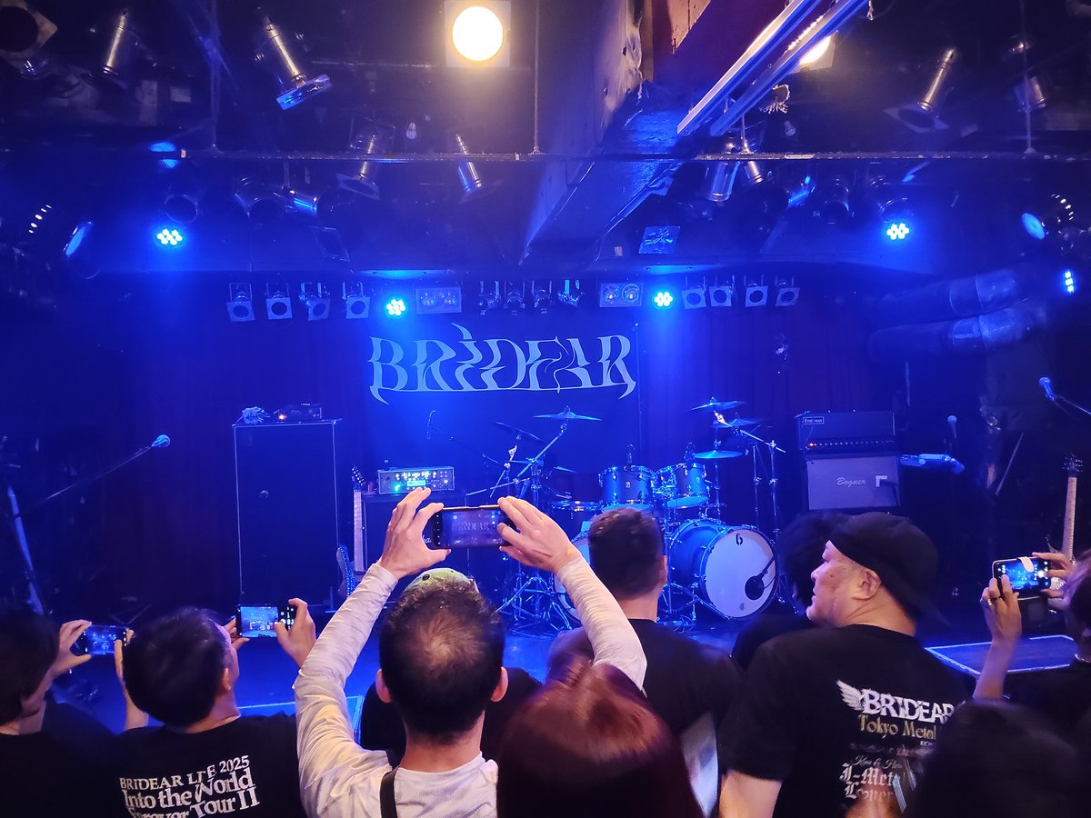 maonerima0801's tweet photo. 昨夜はhideの話から、オメガドリップの話まで自然に広がる夜でした。

BRIDEAR、Machete Tactics、hide、X JAPAN、Media Youthあたりまで。
音楽好き同士でゆっくり話せる良い時間に。

本日22:00 OPEN。
BRIDEARライブ参戦後、そのまま営業します。

#練馬 #ロックバー #hide  #BRIDEAR https://t.co/Q8yisbpUi5